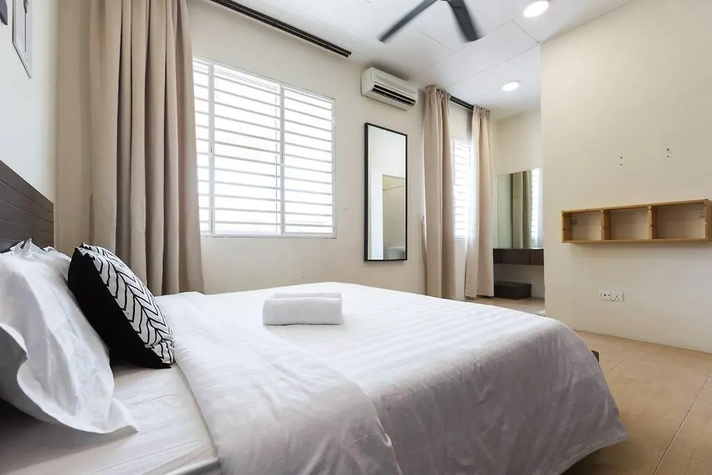 Landed 3Br Home Near Beach, Seafood & Fisherman Village Bayan Lepas